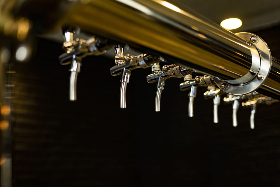 2 bars/lounges