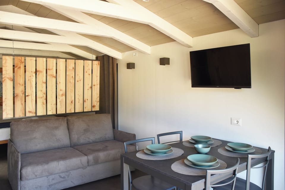 Deluxe Studio | Living area | Flat-screen TV