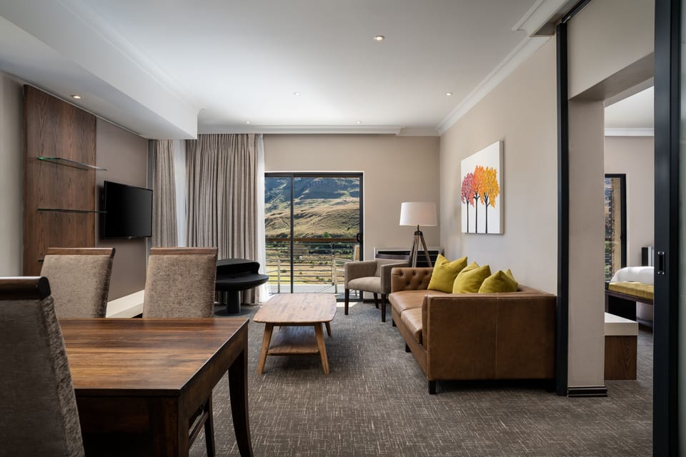 Suite, 1 King Bed | Premium bedding, in-room safe, desk, laptop workspace