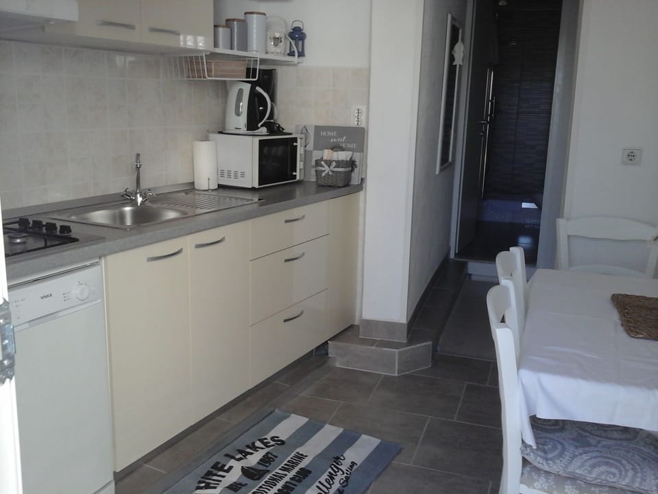 Studio, Terrace (nr.1) with parking | Private kitchen | Fridge, coffee/tea maker, electric kettle, spices