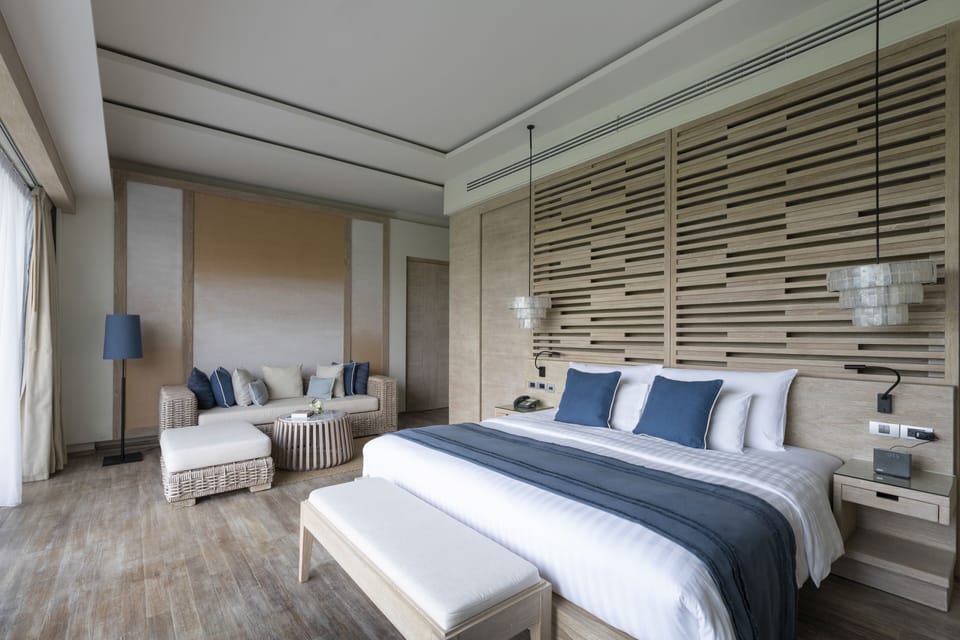 Sky pool suites | Minibar, in-room safe, desk, blackout drapes