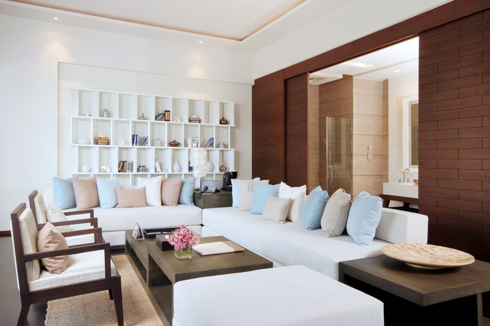 Nidhrarom Suite | Living area | 40-inch Smart TV with satellite channels, books