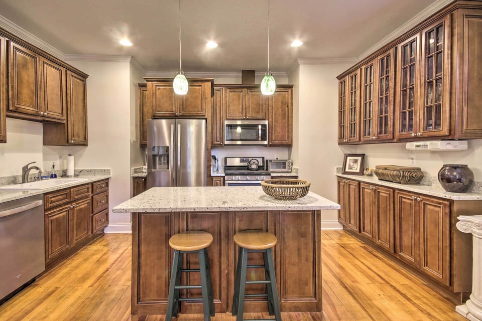 Kitchen | Center Island w/ Seating