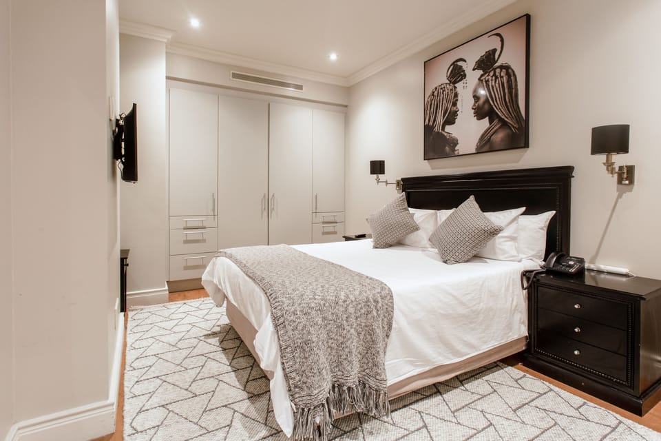 Signature Apartment | 1 bedroom, in-room safe, individually decorated, individually furnished