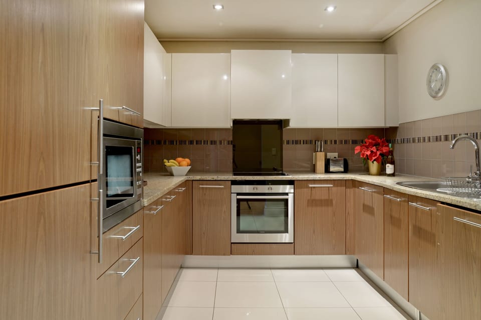 Signature Apartment | Private kitchen | Full-size fridge, microwave, oven, stovetop