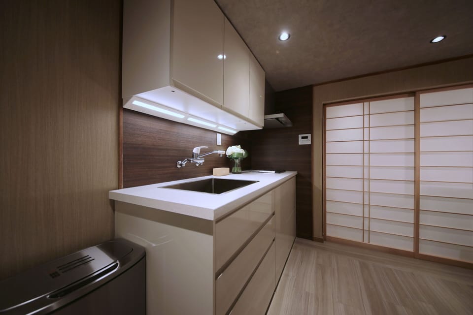 Ikko 9 | Private kitchenette | Full-size fridge, microwave, stovetop, electric kettle