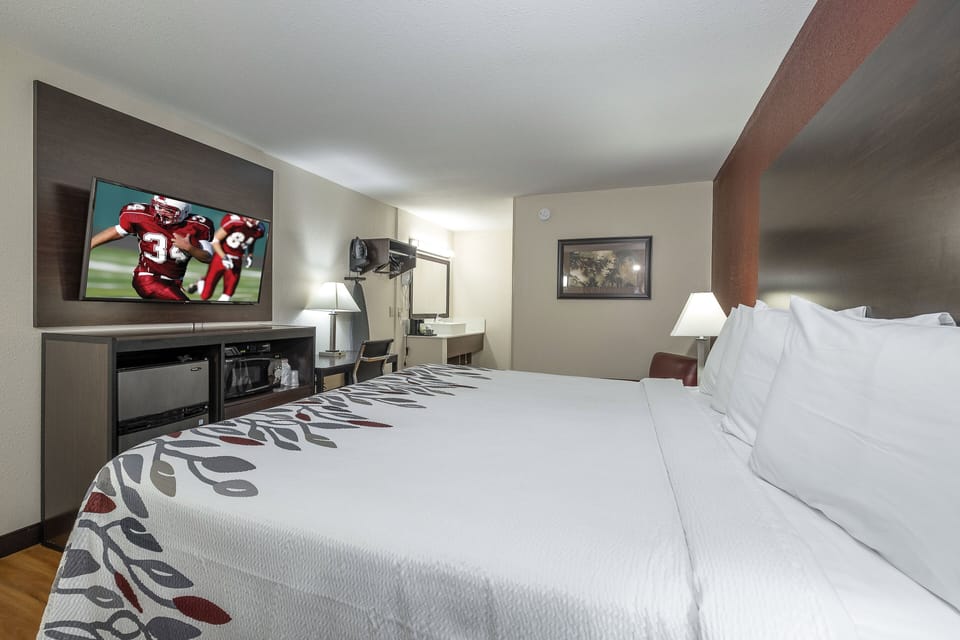 Superior Room, 1 King Bed (Smoke Free) | Desk, blackout drapes, iron/ironing board, free cribs/infant beds