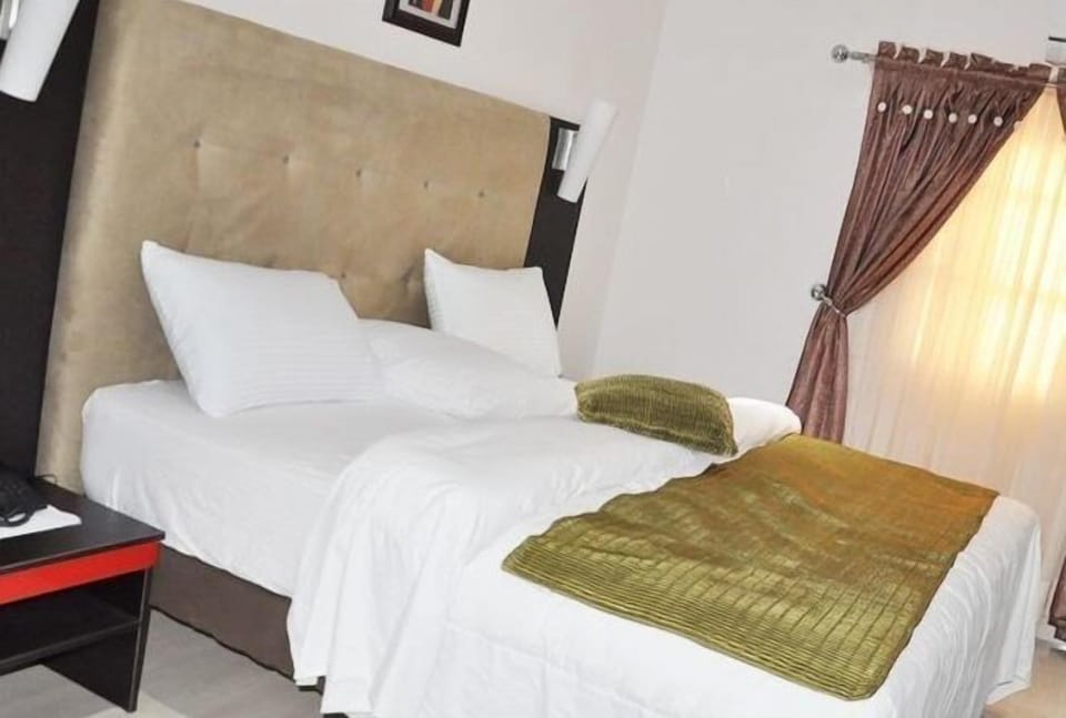 Standard Room | In-room safe, desk, laptop workspace, blackout drapes