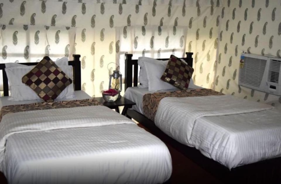 Iron/ironing board (on request), individually furnished, bed sheets