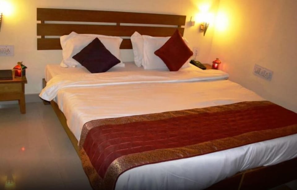 Iron/ironing board (on request), individually furnished, bed sheets