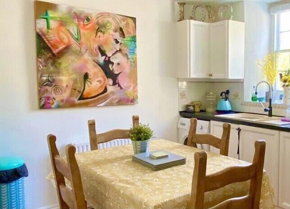 Our lovely kitchen has just been newly decorated. 