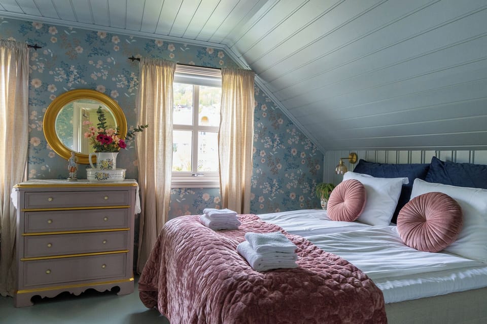 Design Triple Room (Solvorn, nr 1) | Down comforters, blackout drapes, free WiFi, bed sheets