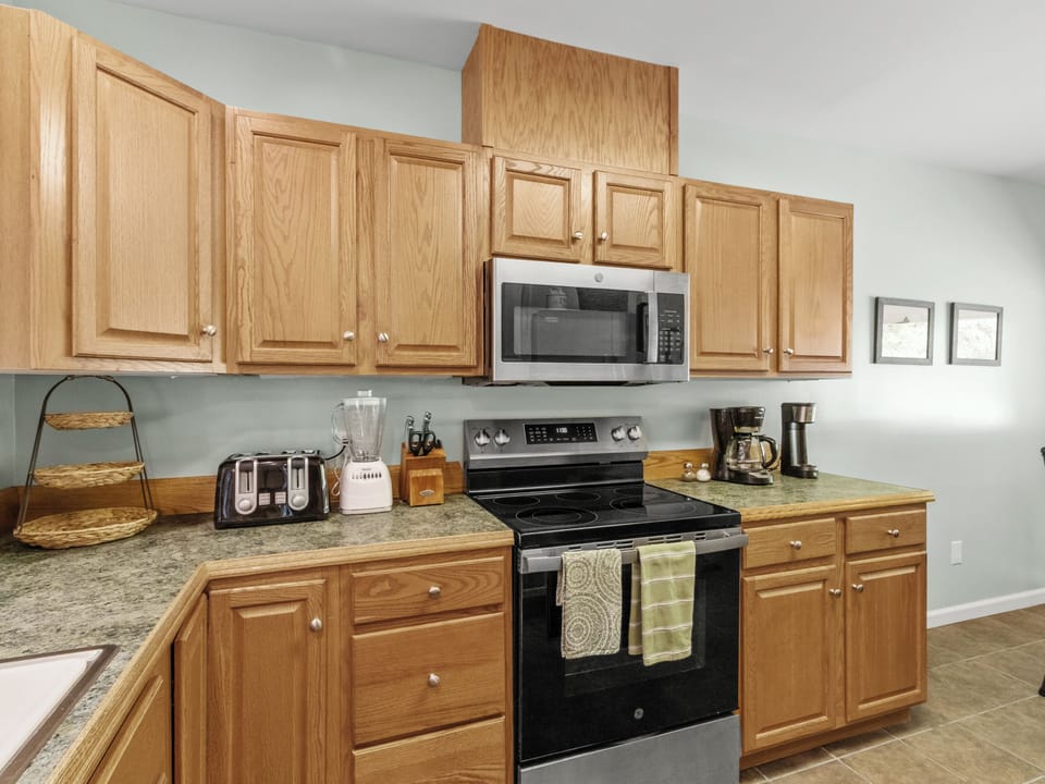 Sugar Mountain Vacation Home Modern Stainless Steel Kitchen Appl