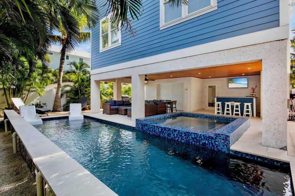 Private heated pool with in-ground spa
