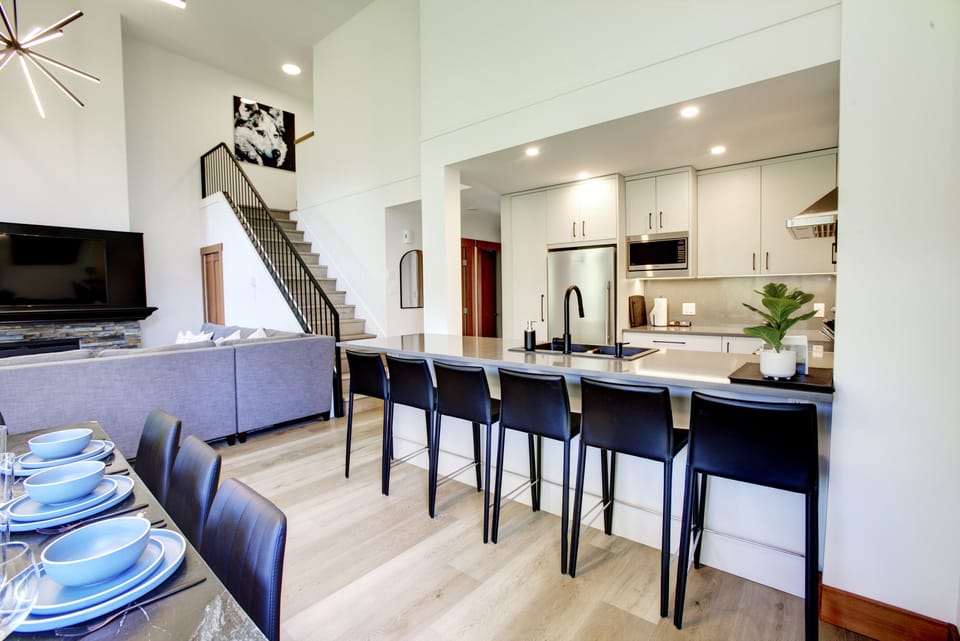 Breakfast bar with seating for 6 looking into open concept living/dining room