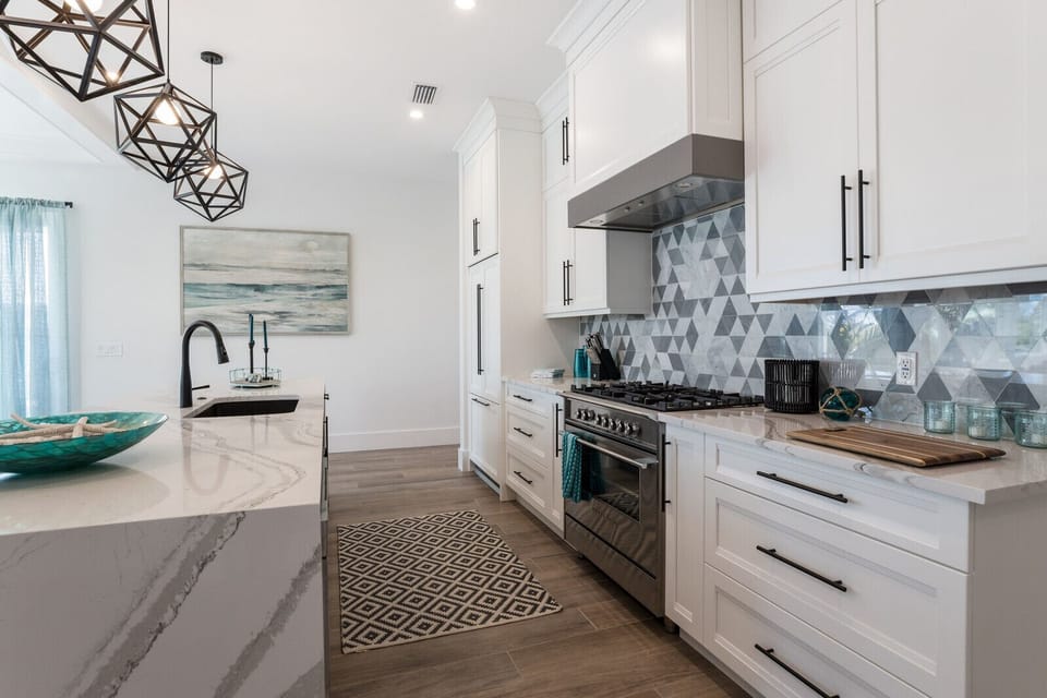 Stunning kitchen with plenty of cabinet and countetop space