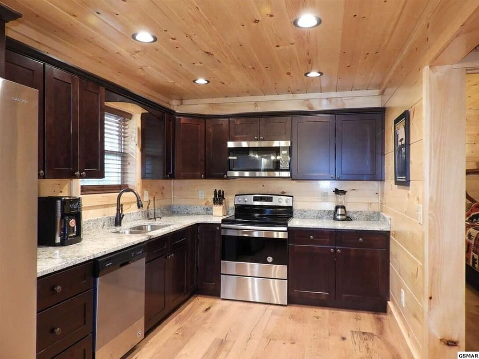 Chef's kitchen with upgraded cabinets, granite countertops 