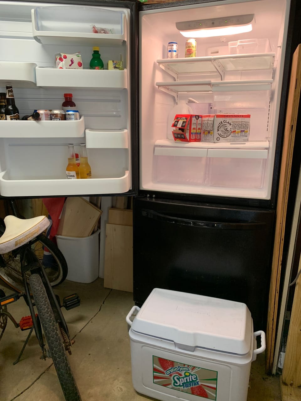 2nd refrigerator and large cooler in bonus room for guests. 