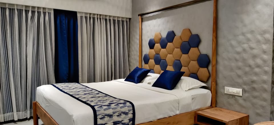 Deluxe Double Room | Premium bedding, individually furnished, blackout drapes, soundproofing
