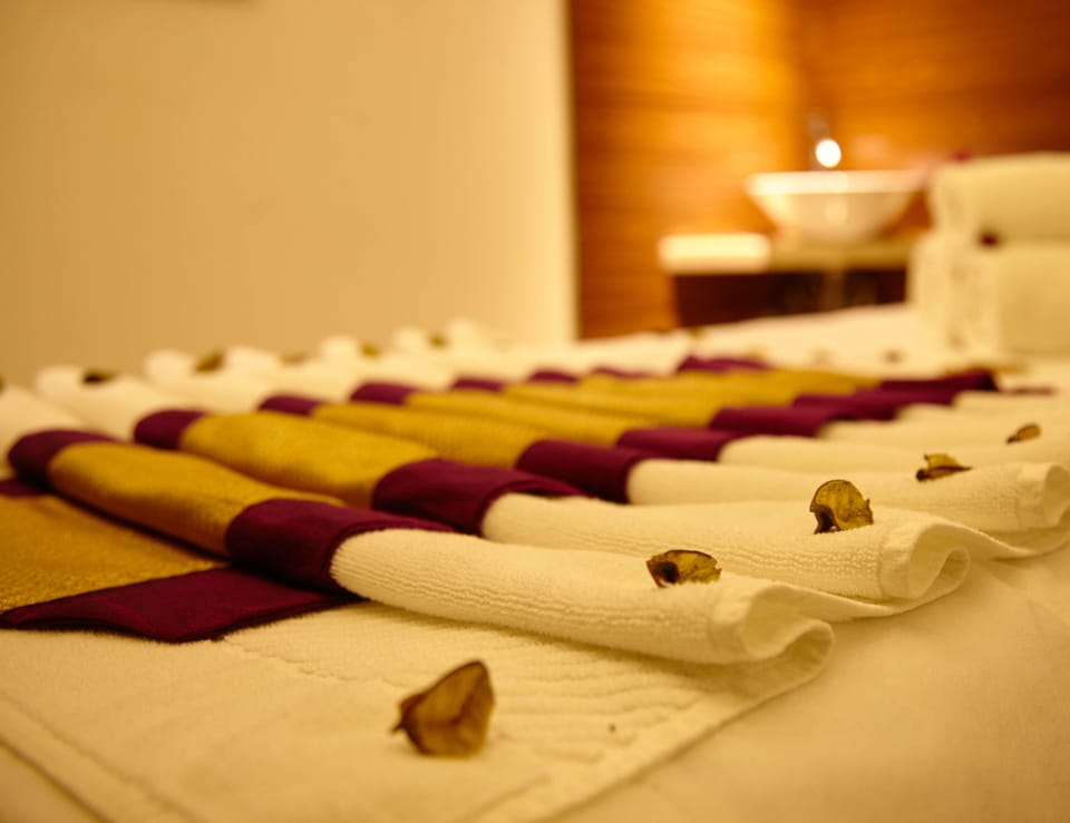 Couples treatment rooms, steam room, body treatments, aromatherapy