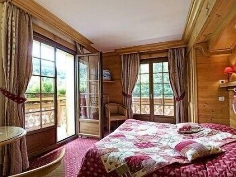 Double Room | In-room safe, desk, laptop workspace, free WiFi