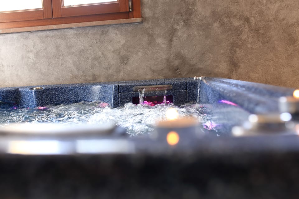 Couples treatment rooms, sauna, hot tub, steam room, Turkish bath