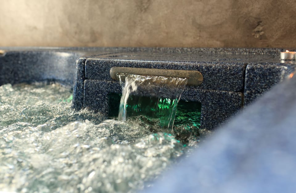 Couples treatment rooms, sauna, hot tub, steam room, Turkish bath