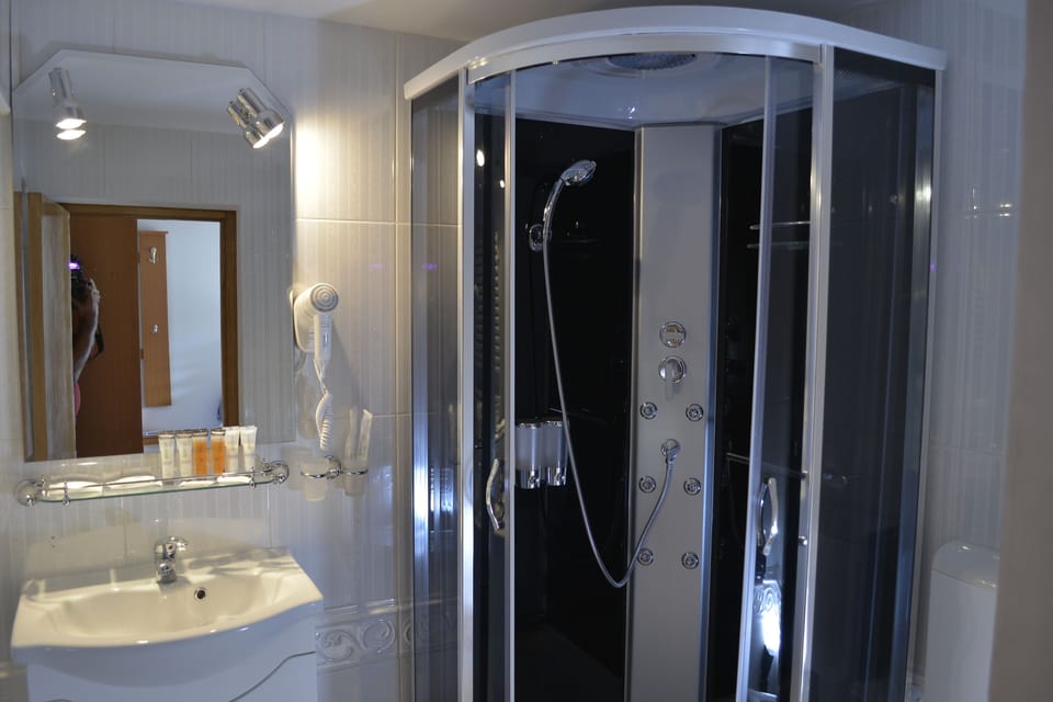 Bathroom shower