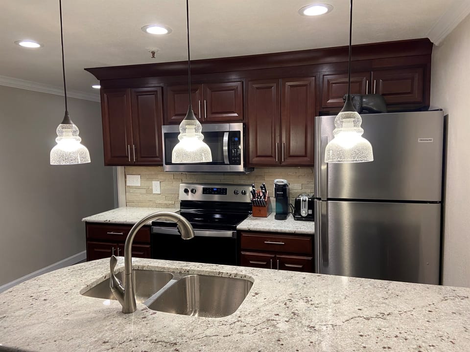 Full kitchen