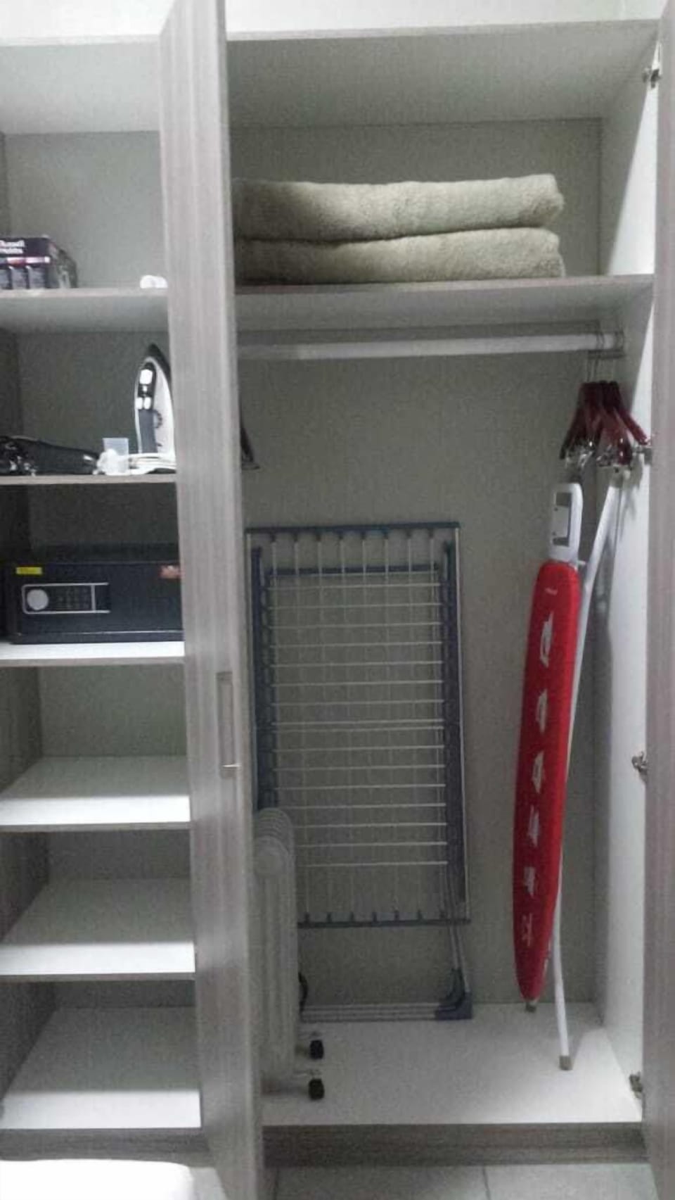 Iron/ironing board