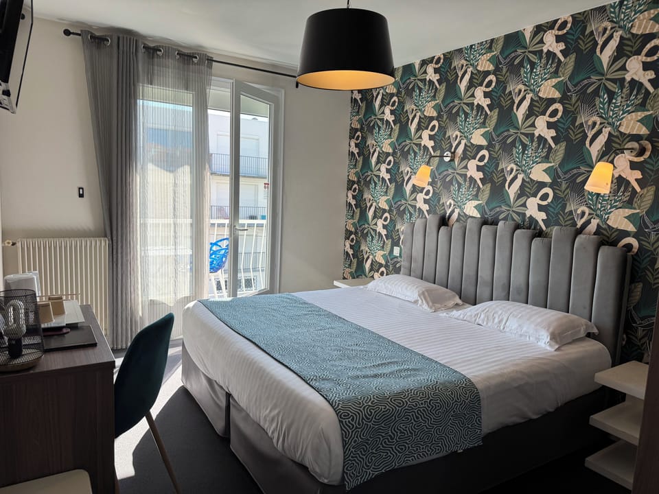 Superior Double Room, Balcony | Premium bedding, desk, soundproofing, iron/ironing board