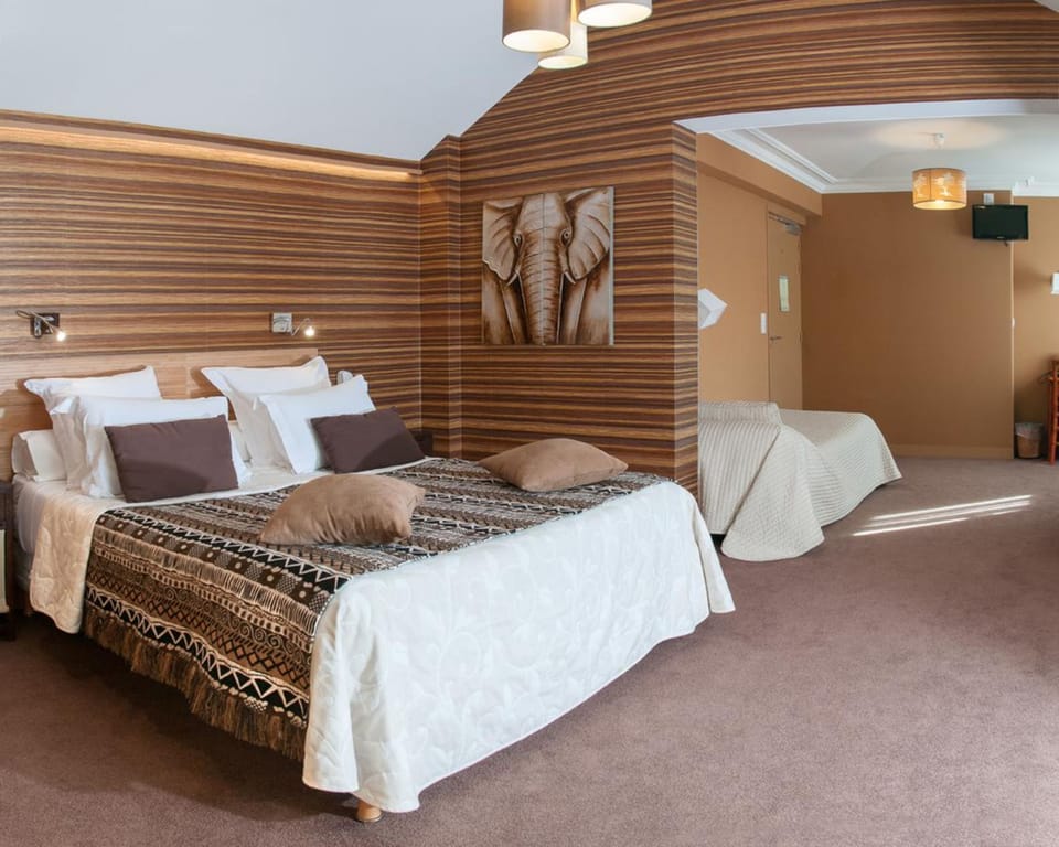 Quadruple Room | Desk, soundproofing, free WiFi, bed sheets