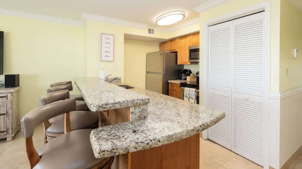Kitchen Counter Seating for 4