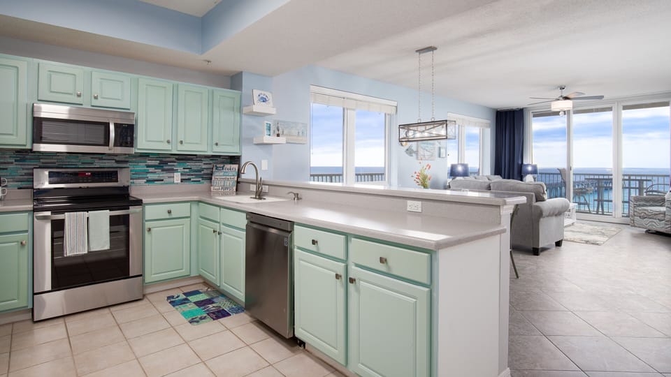 Kitchen breakfast bar.