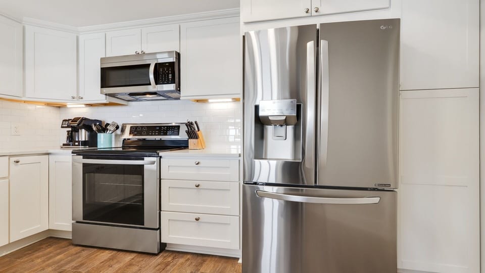 3506 Windsor has Brand New Appliances