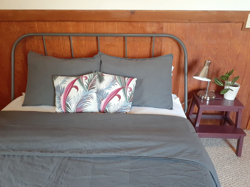 Comfortable queen bed.