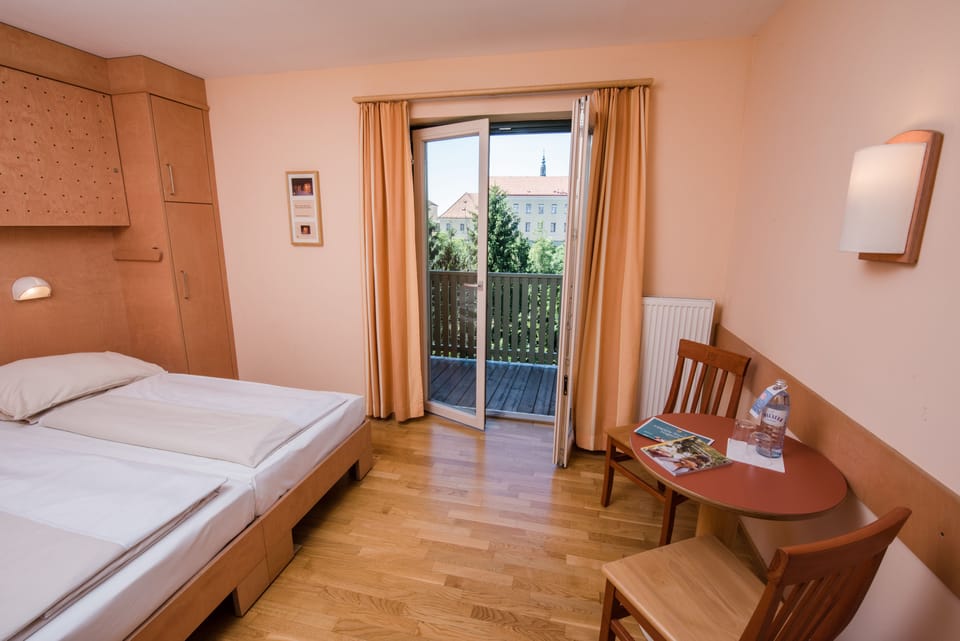 1 bedroom, hypo-allergenic bedding available, in-room safe, desk