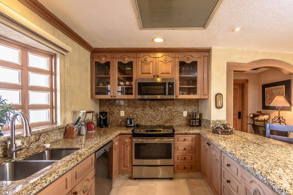 Beautiful upgraded kitchen