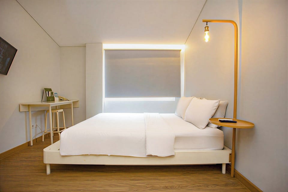 Superior Room | Desk, laptop workspace, soundproofing, iron/ironing board