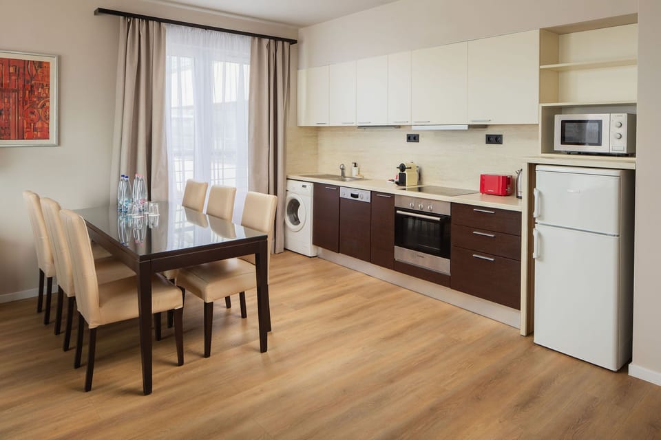 Three Bedroom Penthouse Suite  | Private kitchen | Fridge, microwave, oven, stovetop