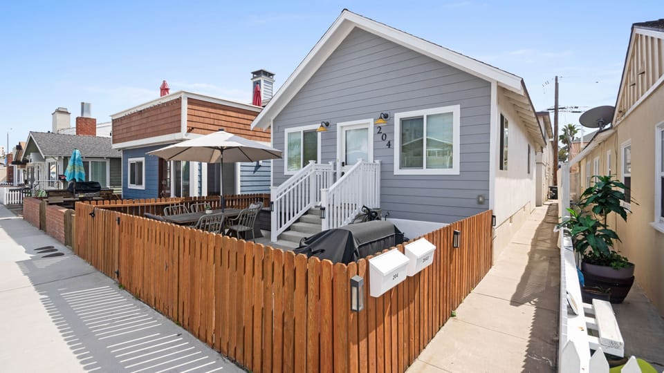 This listing is for the  back upstairs cottage that is BEHIND this front house.