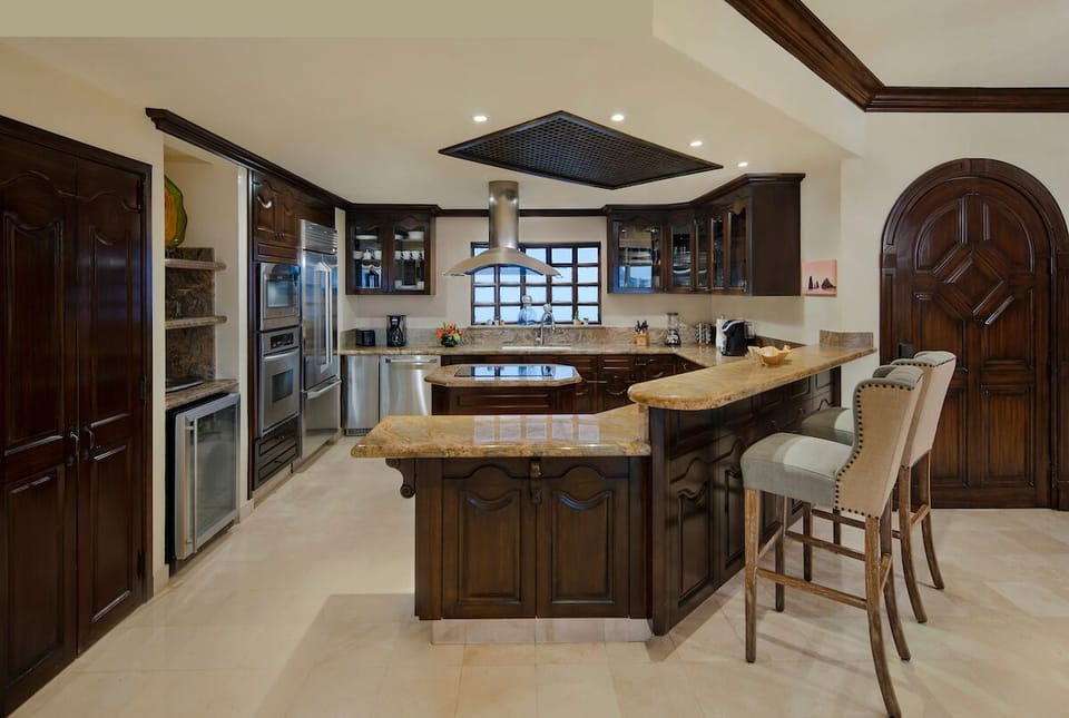 Spacious, contemporary kitchen