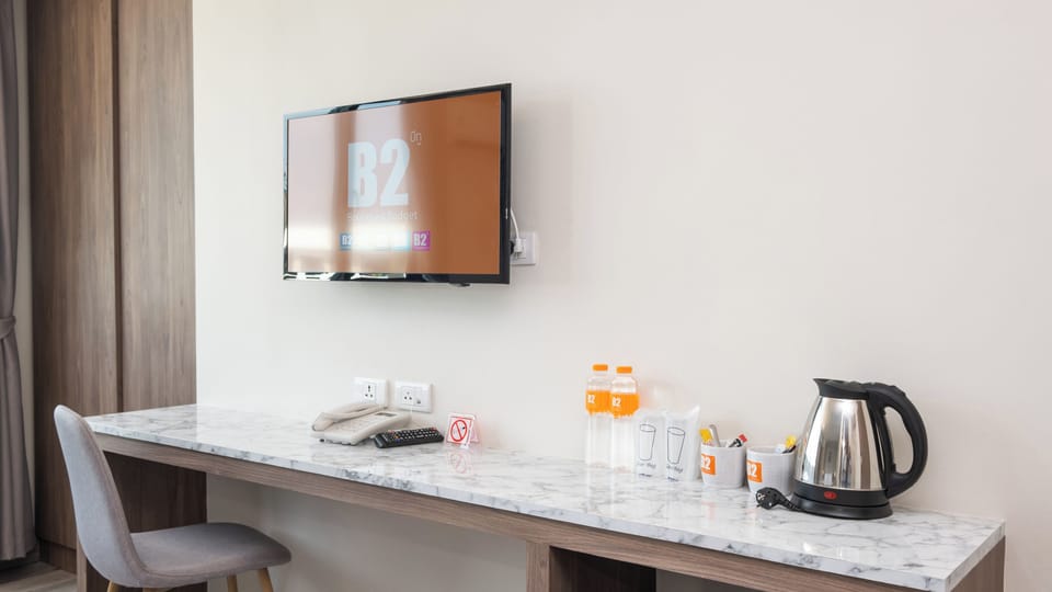 Deluxe Premier Room | In-room safe, blackout drapes, free WiFi, bed sheets