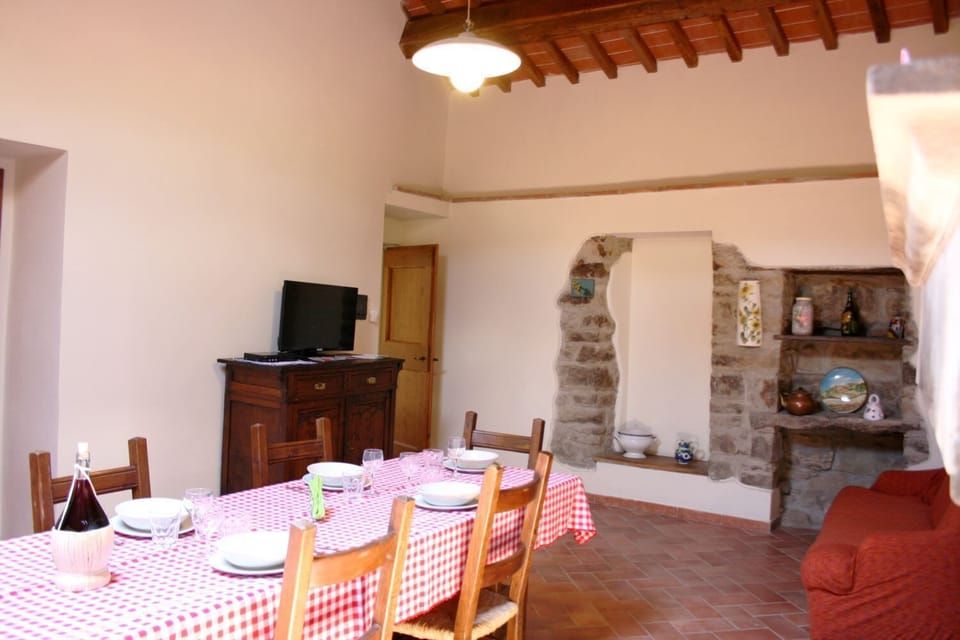 Apartment, 3 Bedrooms, Non Smoking | In-room dining