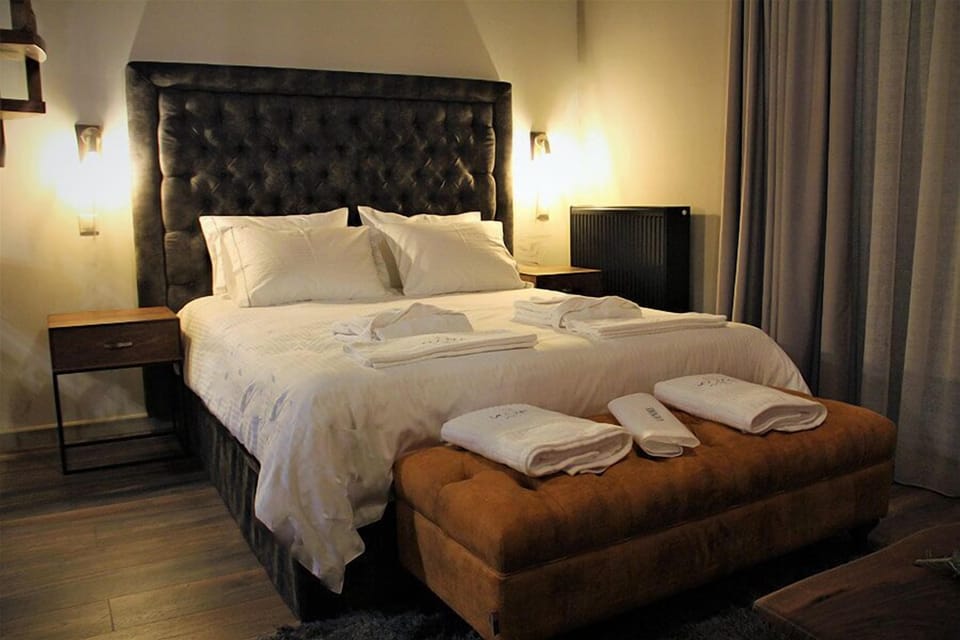 Deluxe Studio Suite | Egyptian cotton sheets, premium bedding, memory foam beds, minibar