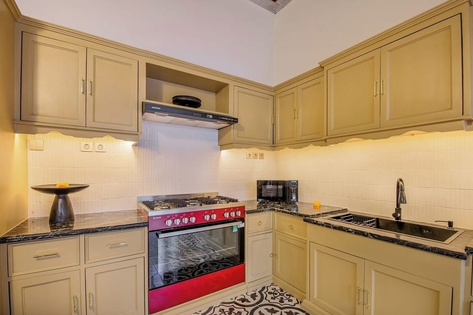 Family Villa, 3 Bedrooms | Private kitchen | Fridge, microwave, oven, stovetop