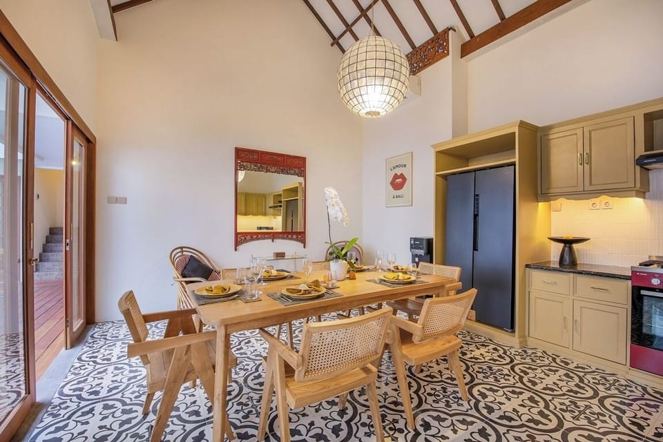 Family Villa, 3 Bedrooms | Dining room