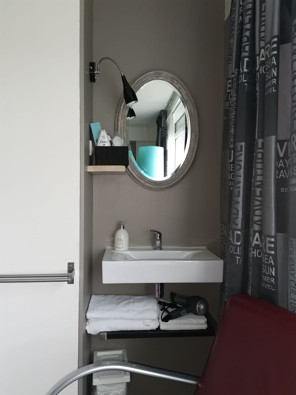 Comfort Triple Room, Shared Bathroom (Cunera) | Premium bedding, in-room safe, individually furnished, laptop workspace