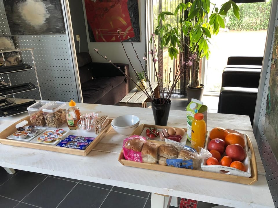 Free daily continental breakfast
