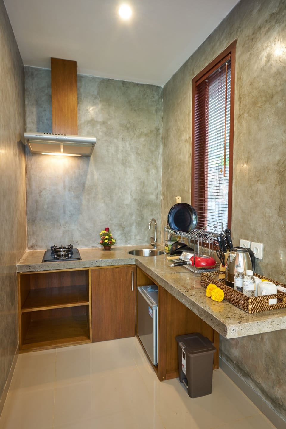 Executive Studio Suite | Private kitchen | Coffee/tea maker, electric kettle